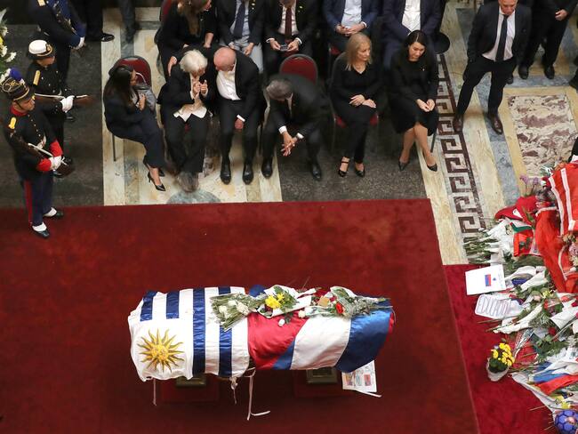 Segundo día del velatorio del expresidente uruguayo José Mujica en el Palacio Legislativo en Montevideo, Uruguay. FOTO: EFE/ Raúl Martínez