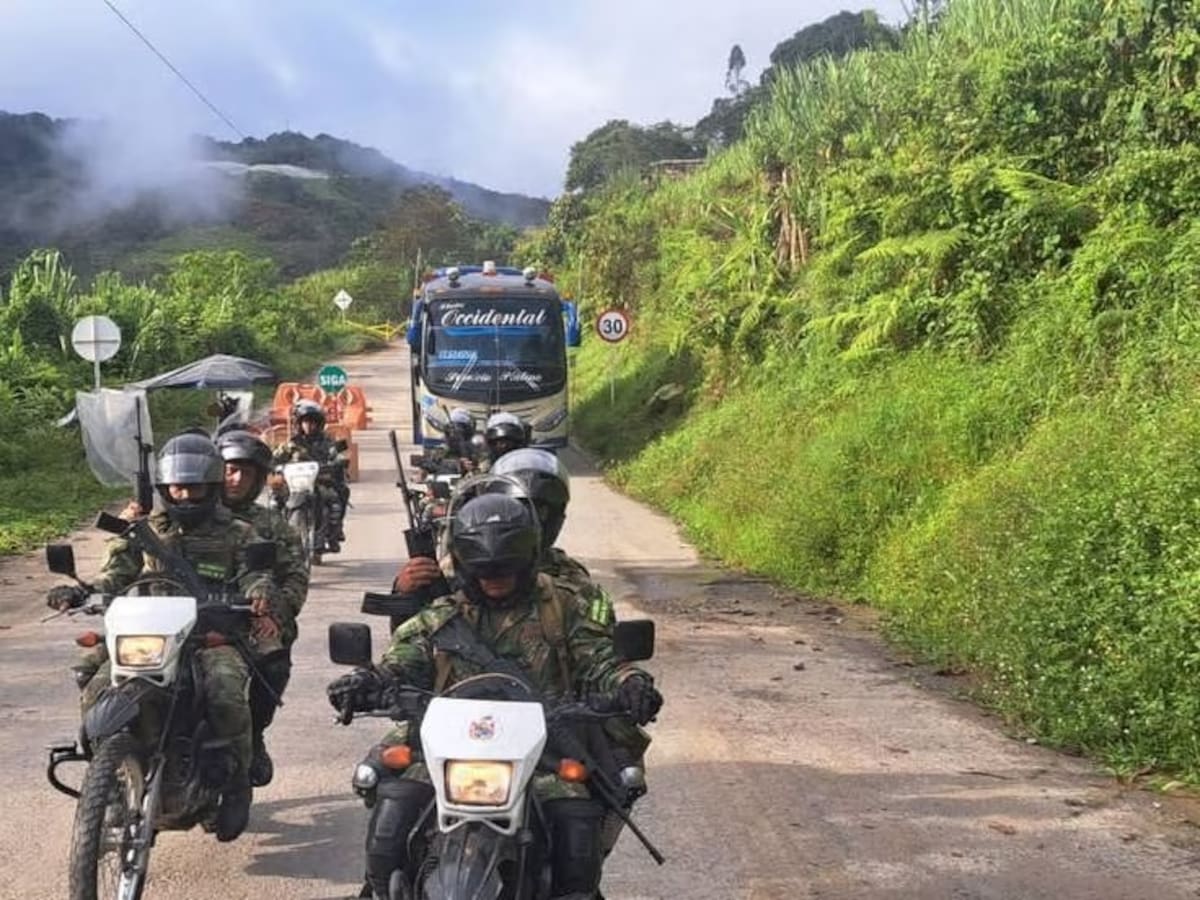 Reactivan rutas entre Risaralda y Chocó con escoltas motorizados del Ejército Nacional