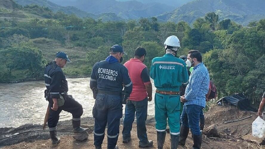 El secretario de Gobierno de Caldas explicó que estos trabajos podrían tardar algunas horas.. Foto: Cortesía Secretaría de Gobierno de Caldas