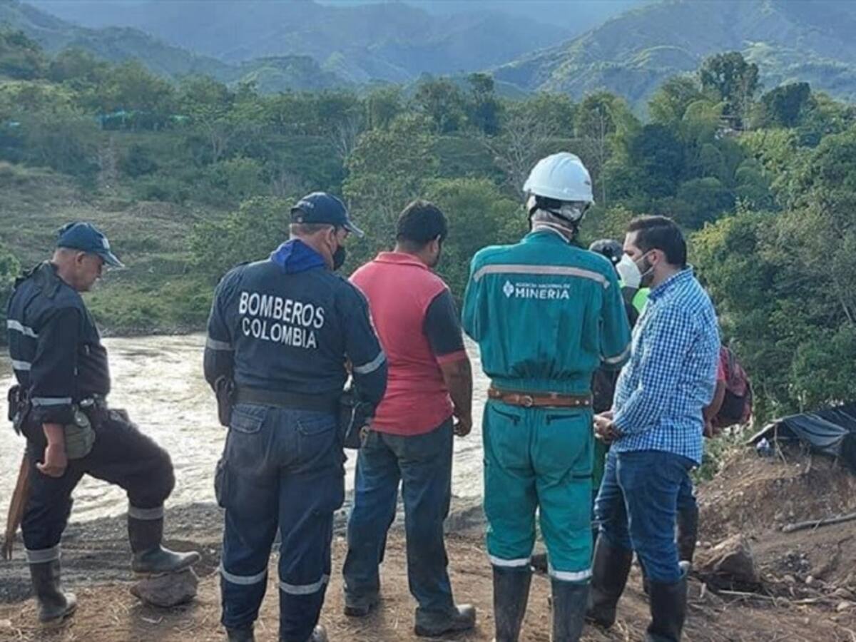 Faltan por extraer 40 cms de agua y lodo para el posible rescate de mineros atrapados