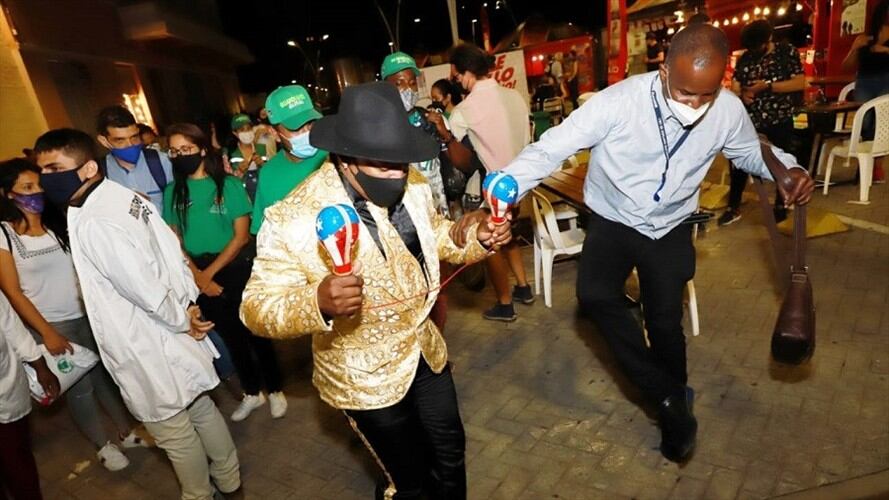 Con tapabocas, los caleños disfrutan de estas fiestas como plan piloto. Foto: Alcaldía de Cali.