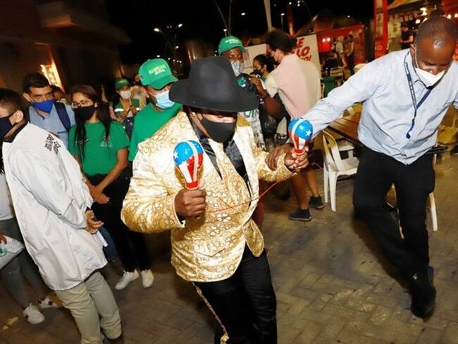 Con tapabocas, los caleños disfrutan de estas fiestas como plan piloto. Foto: Alcaldía de Cali.