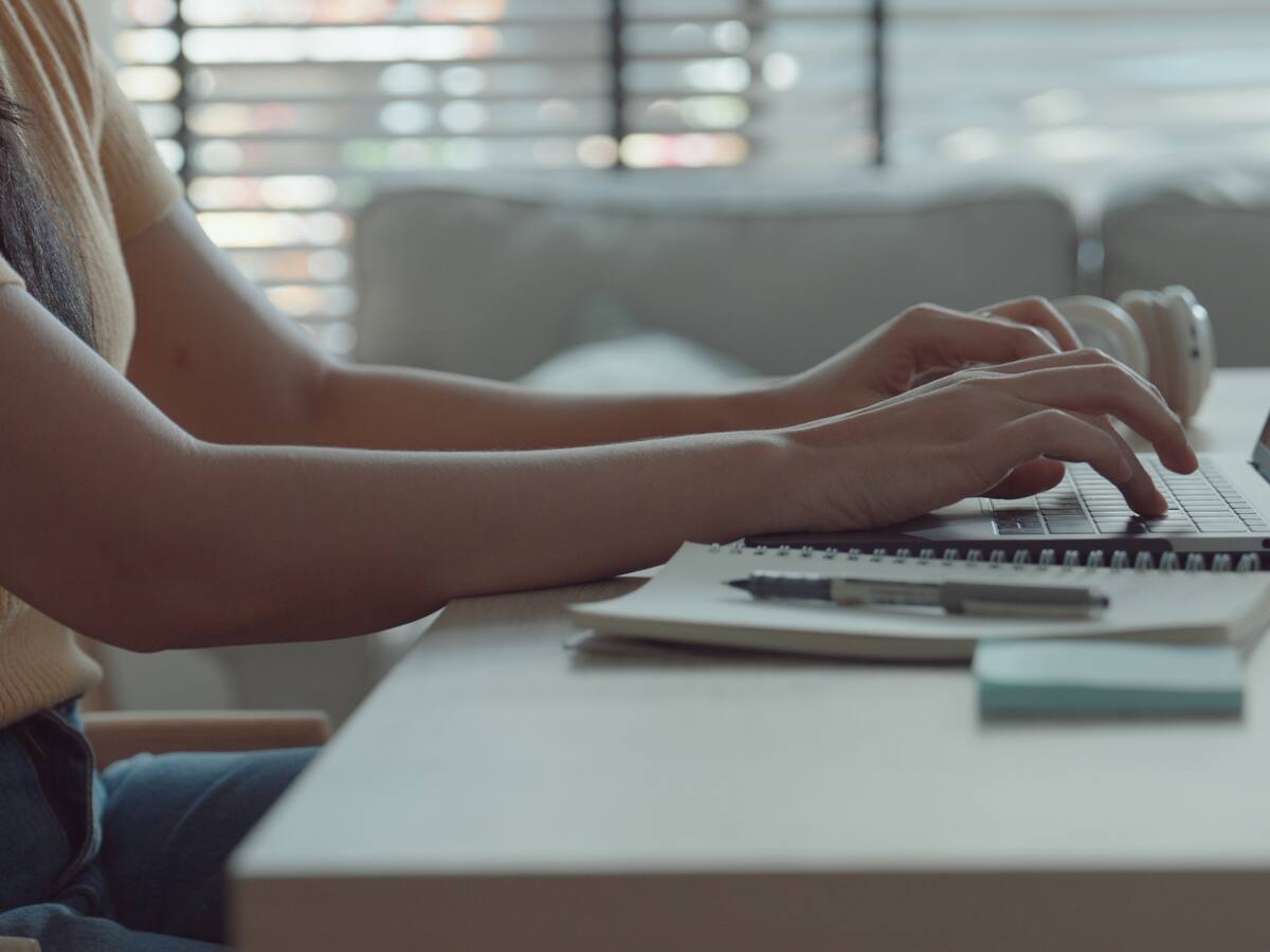 ¿Qué es y cómo funciona el modelo híbrido en la UNAD?