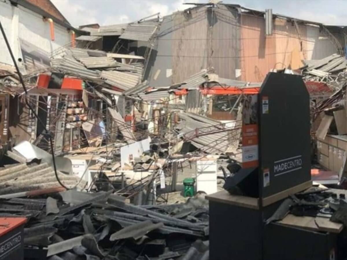 Cinco heridos y 30 evacuados por desplome de techo en Itagüí, Antioquia
