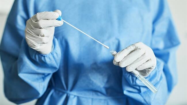 La variante Épsilon gue descubierta por primera vez el 5 de marzo en California. Foto: Getty Images/Morsa Images