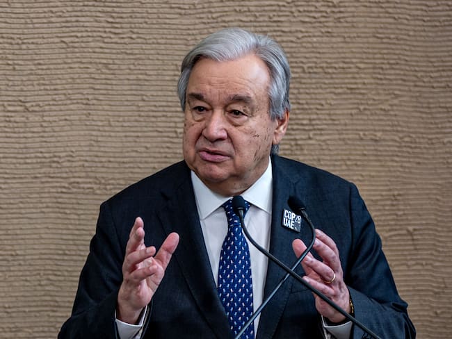 Dubai (United Arab Emirates), 11/12/2023.- United Nations Secretary-General, Antonio Guterres, speaks to journalists during the 2023 United Nations Climate Change Conference (COP28), in Dubai, United Arab Emirates, 11 December 2023. COP28 runs from 30 November to 12 December, and is expected to host one of the largest number of participants in the annual global climate conference as over 70,000 estimated attendees, including the member states of the UN Framework Convention on Climate Change (UNFCCC), business leaders, young people, climate scientists, Indigenous Peoples and other relevant stakeholders will attend. (Emiratos Árabes Unidos) EFE/EPA/MARTIN DIVISEK