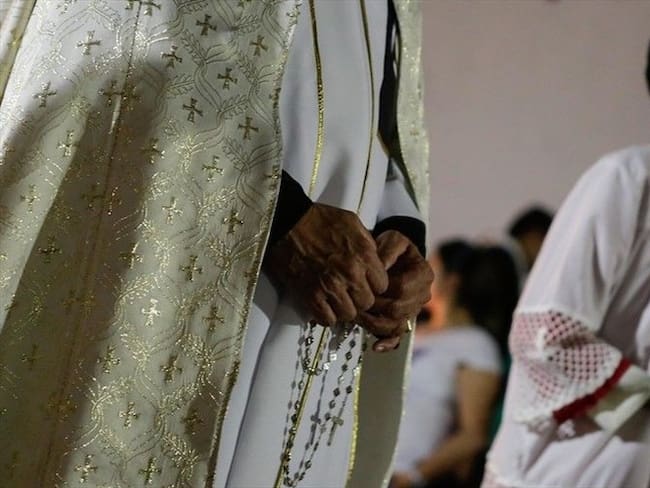 Presunta víctima de abuso sexual denuncia al reconocido sacerdote Eliécer Salesman
