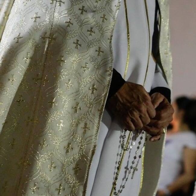Presunta víctima de abuso sexual denuncia al reconocido sacerdote Eliécer Salesman. Foto: Colprensa
