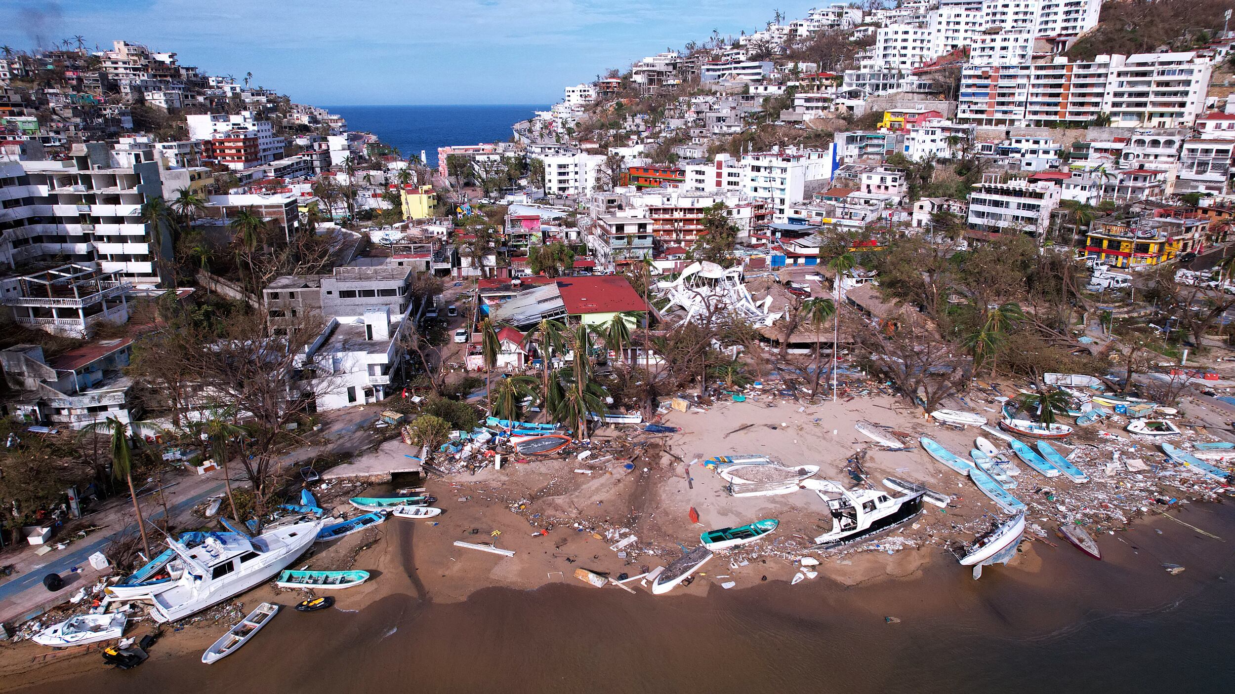 Club de yates de Playa Manzanillo tras el paso del huracán Otis, en Acapulco (México). Foto: EFE/ David Guzmán