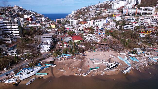 Club de yates de Playa Manzanillo tras el paso del huracán Otis, en Acapulco (México). Foto: EFE/ David Guzmán
