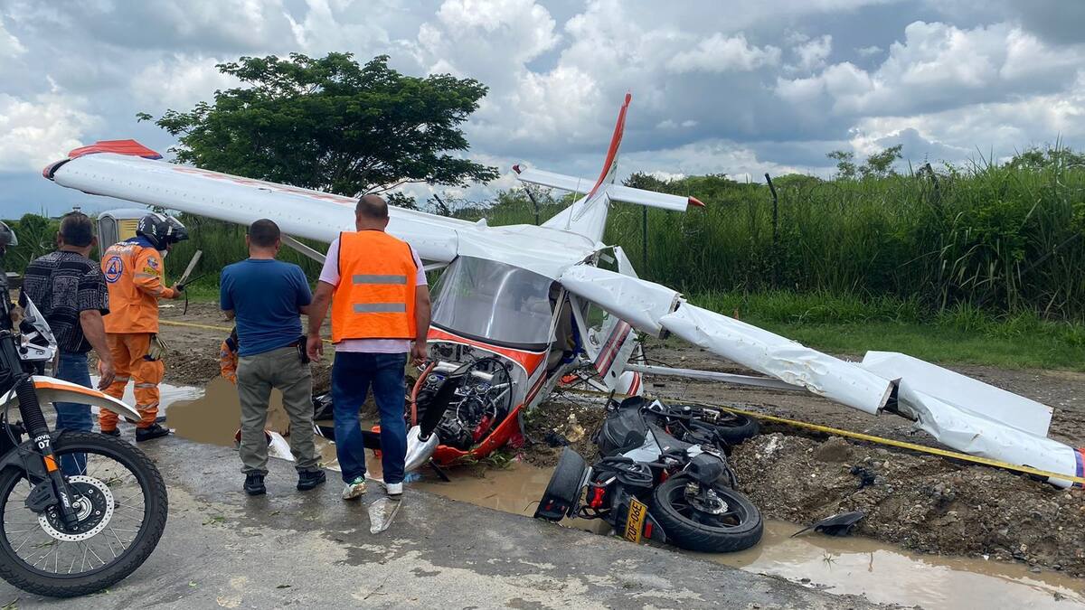 Avioneta sufrió falla en el motor y se estrelló contra un motociclista en Valle del Cauca