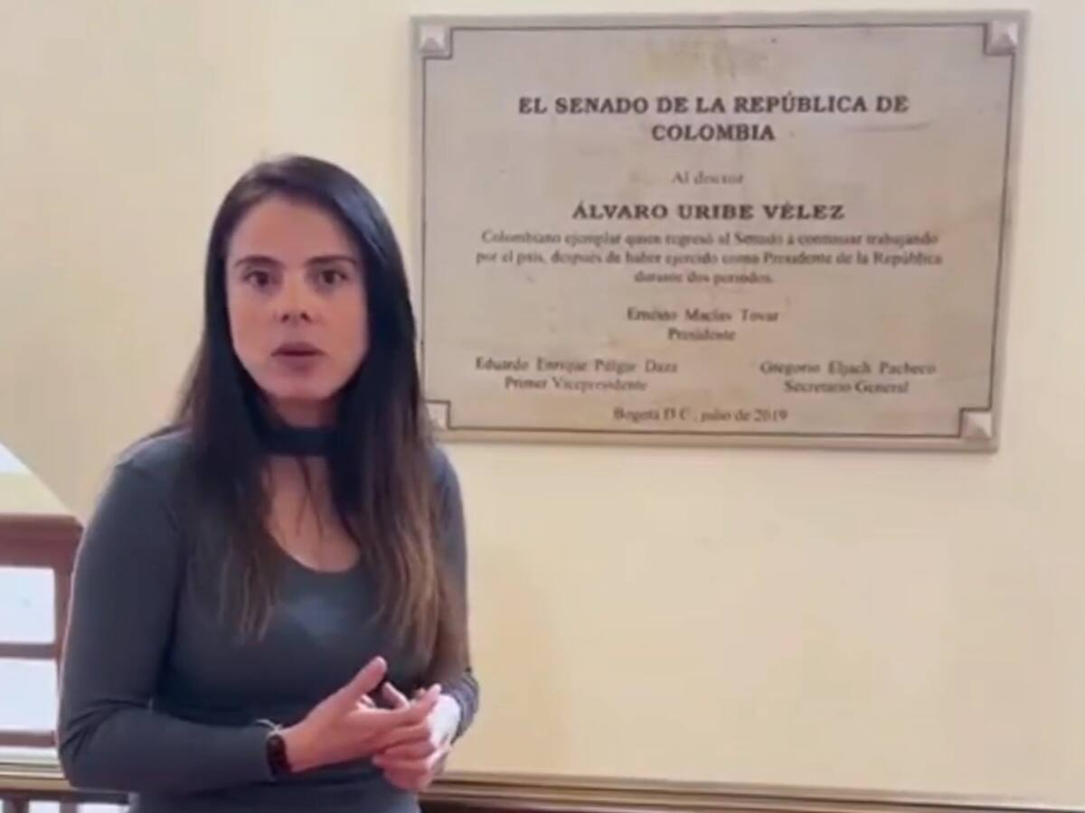 Con acción de nulidad buscan retirar placa en honor a Álvaro Uribe en el Congreso