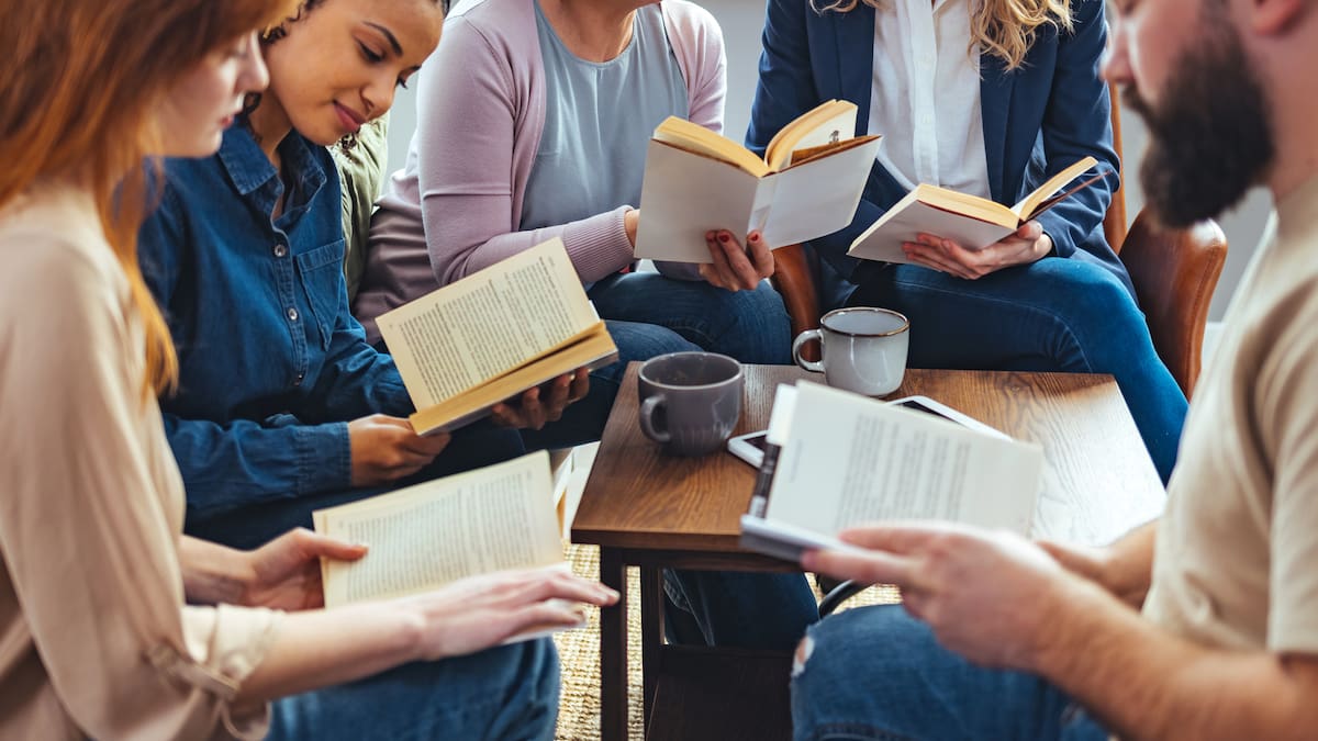 ¿Qué tanto sirven los clubes de lectura? Recomendaciones de experta para mejorar este hábito