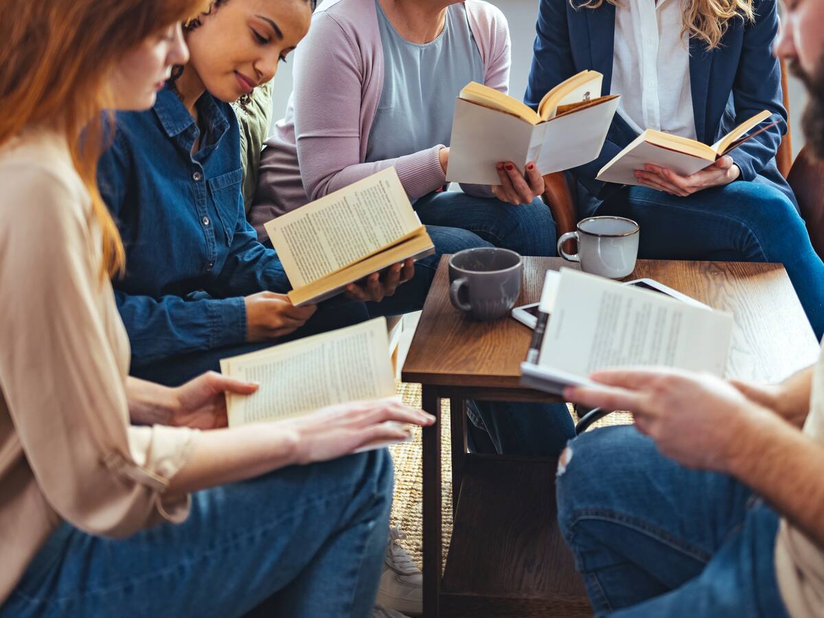 ¿Qué tanto sirven los clubes de lectura? Recomendaciones de experta para mejorar este hábito