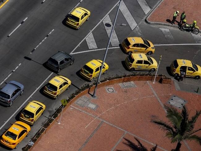 Denuncian taxistas que adulteran taxímetros con una aplicación. Foto: Colprensa/Mauricio Alvarado