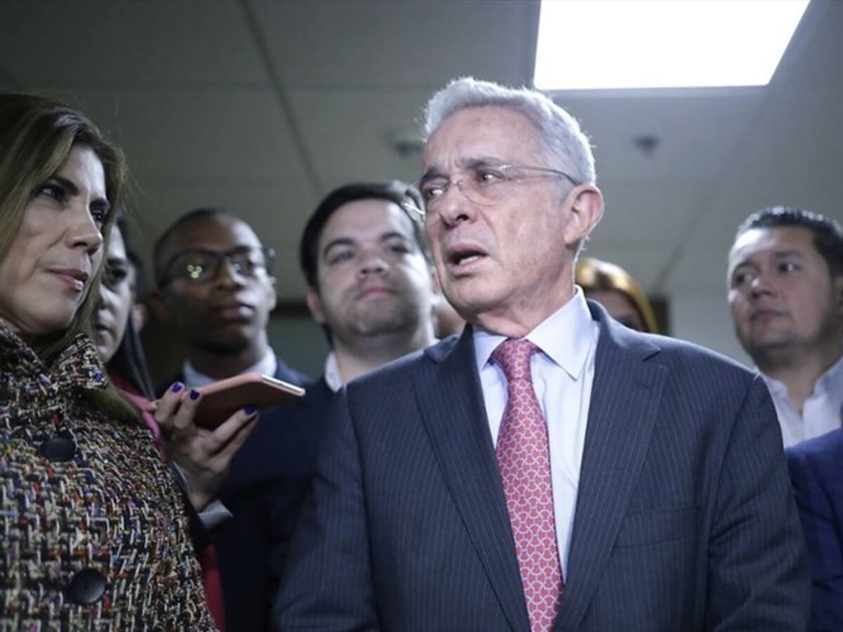 Terremoto político por solicitud de preclusión del caso Uribe