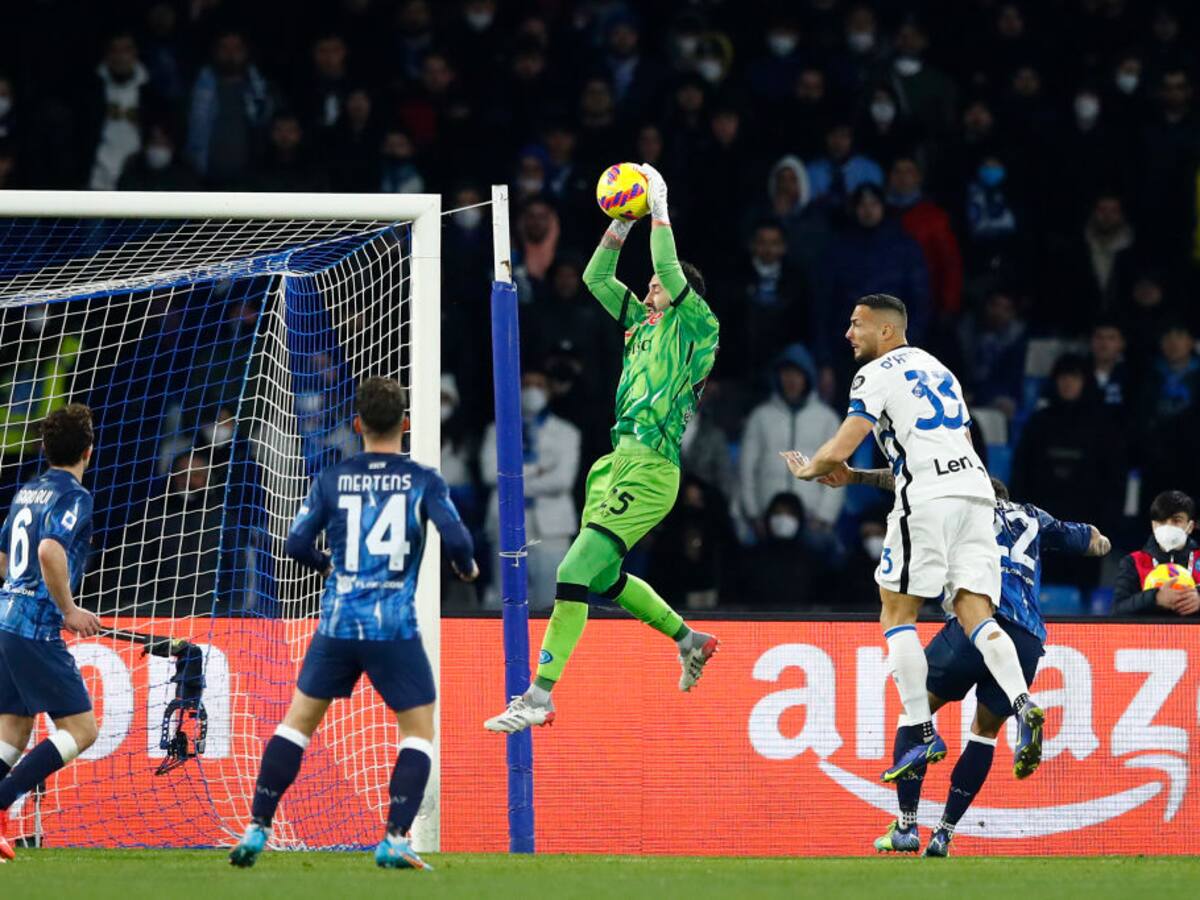 El Napoli con David Ospina titular dejó ir tres puntos frente a Inter para liderar la Serie A