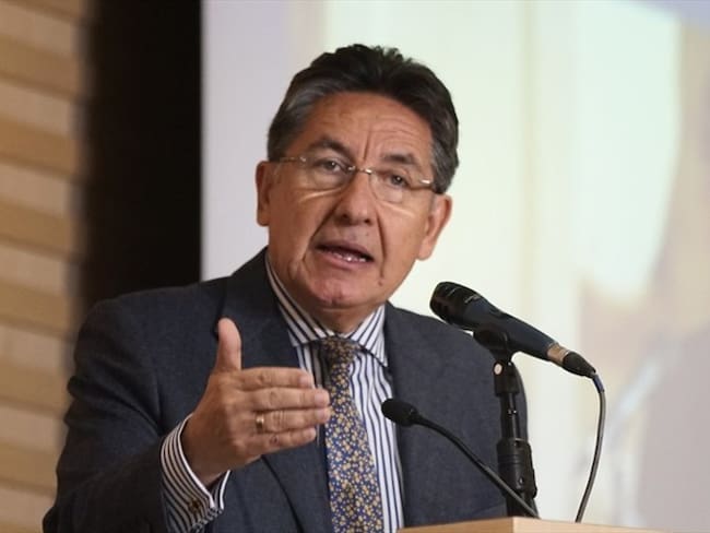 Las declaraciones relacionaban al exfiscal Néstor Humberto Martínez con supuestas órdenes para interceptar a los negociadores del proceso de paz, abogados y personal de la Fiscalía. Foto: Colprensa / SERGIO ACERO