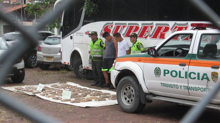 El operativo permitió la captura del conductor y el ayudante del vehículo que venía de Ipiales (Nariño). Foto: Suministrada por Leonidas Guerrero Tapasco