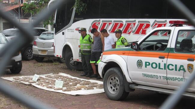 El operativo permitió la captura del conductor y el ayudante del vehículo que venía de Ipiales (Nariño). Foto: Suministrada por Leonidas Guerrero Tapasco