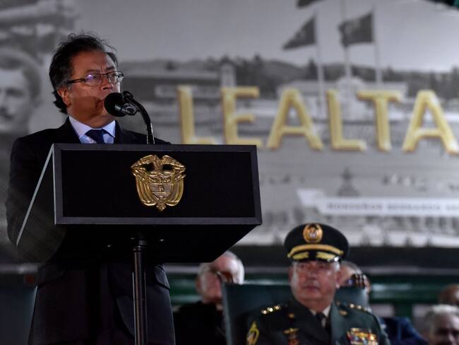 ¿Fuerzas Militares maniatadas con el presidente Gustavo Petro?