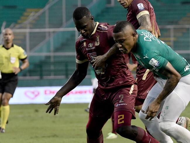 Apalzan partido entre el Deportivo Cali y el Deportes Tolima. Foto: Colprensa - Cortesía Dimayor
