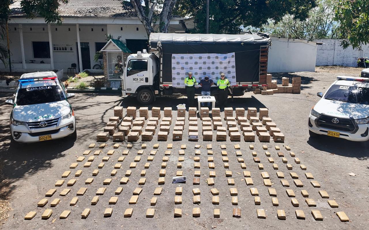 Incautación de una tonelada de marihuana en Huila. Foto: Dirección de Tránsito y Transporte de la Policía Nacional
