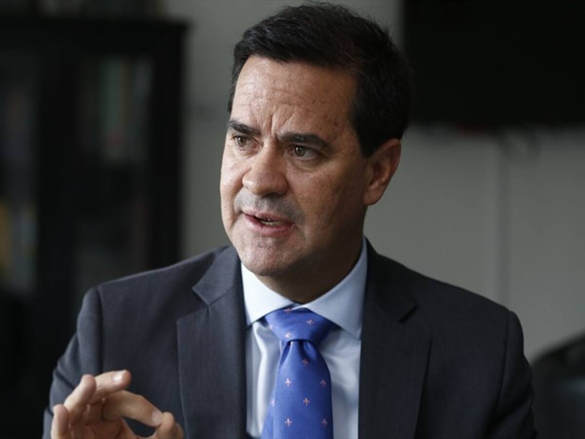 Al desconocer protocolos, el Gobierno le está dando un espacio seguro al ELN: Frank Pearl