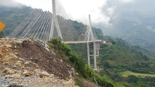 El puente Hisgaura de Sacyr en Santander se encogió, se encrespó y se volvió un acordeón. Foto: Cristian Medina