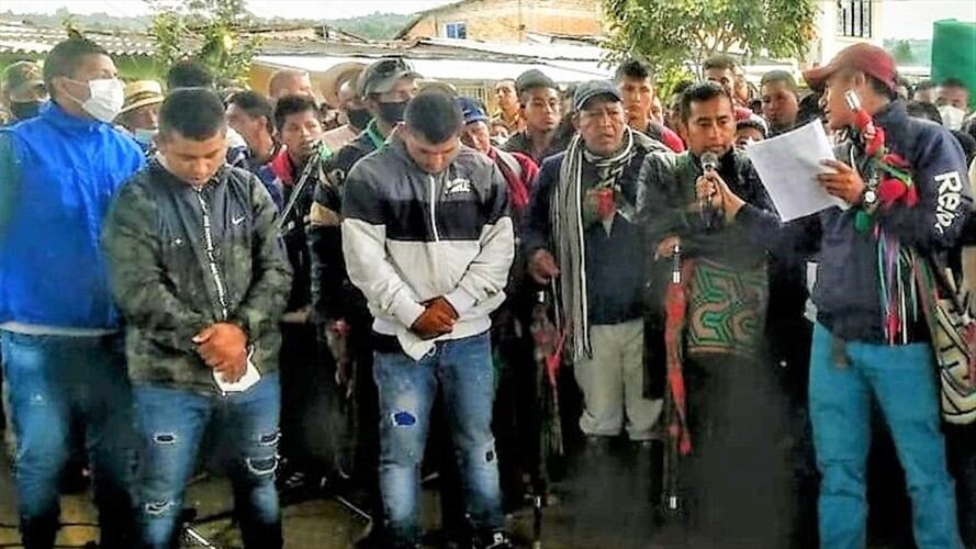 Los individuos fueron entregados a la Fiscalía y serán recluidos en la Cárcel San Isidro de Popayán . Foto: Cortesía Cric