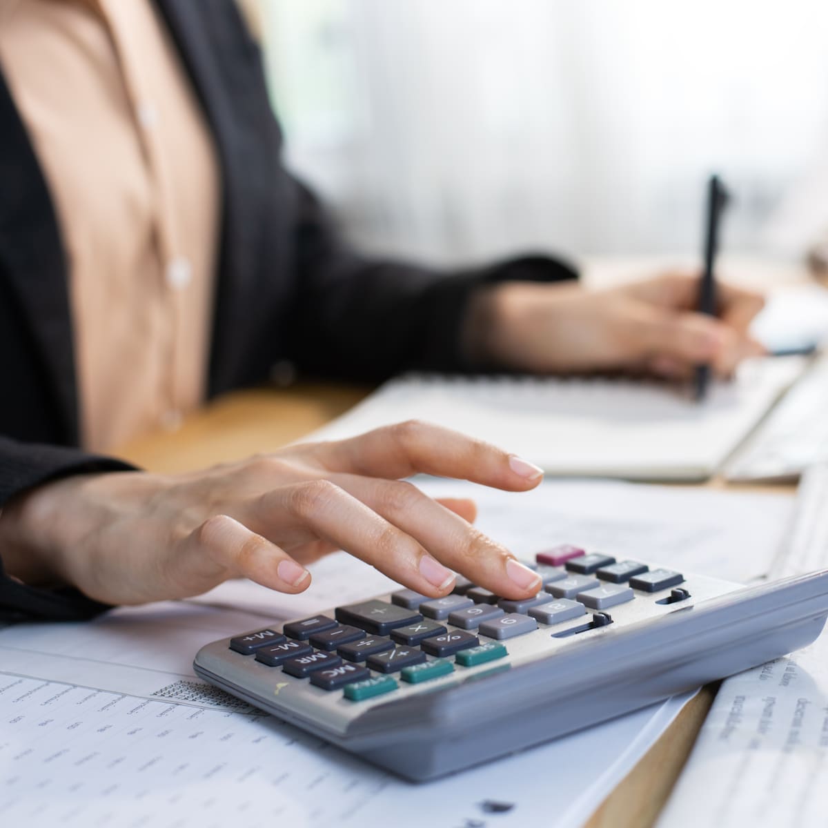 ¿Qué es el impuesto de timbre y quién lo paga en Colombia? Personas exentas y más