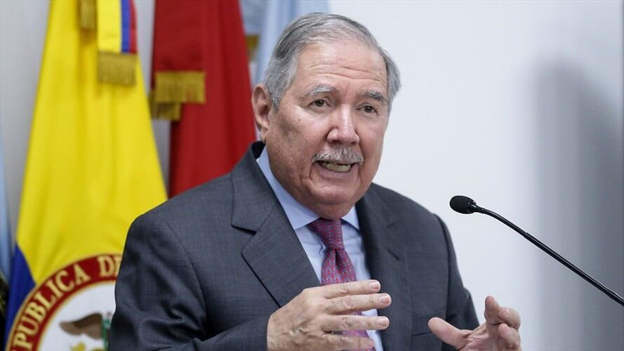 El ministro de Defensa, Guillermo Botero, aseguró que no existen órdenes del alto gobierno solicitando bajas específicas a los comandantes del Ejército Nacional. Foto: