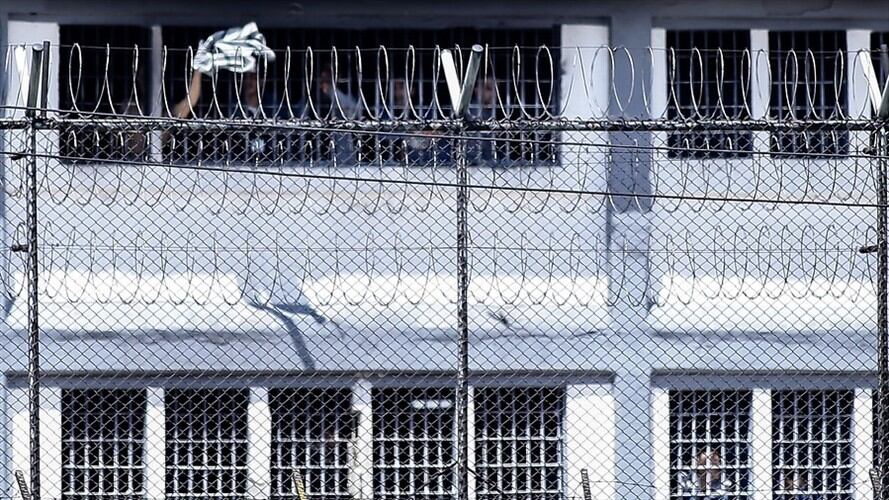 Carlos Estupiñán, dragoneante y dirigente sindical de la UTC – Fecospec, dijo en Sigue La W que solicitan que se implemente nuevamente el horario en el que venían trabajando.. Foto: Colprensa - Diego Pineda