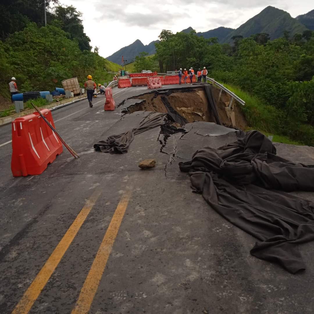 Colapsó tramo de la vía a Barrancabermeja que entregó Iván Duque hace 10 días. Foto: Sigue La W