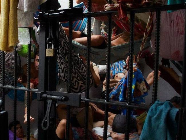 Libros por rejas: proyecto que busca combatir el hacinamiento carcelario en Bolivia