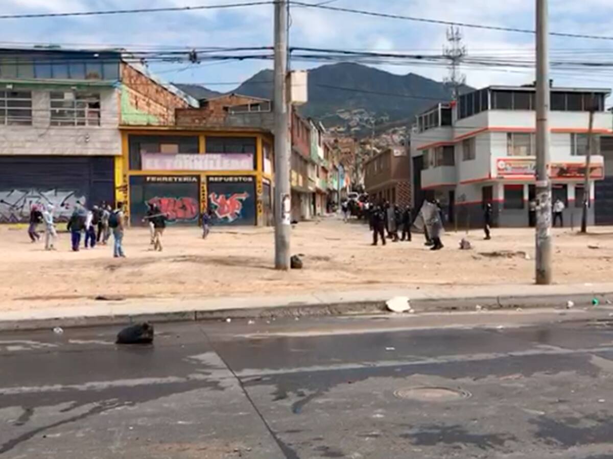 Protestas por alzas al pasaje de Transmilenio terminan en enfrentamientos en Usme