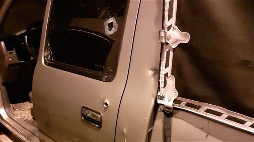 La camioneta en la que se transportaban fue impactada en al menos seis oportunidades, según las denuncias. Foto: Cortesía Orbey Fuentes
