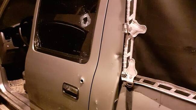 La camioneta en la que se transportaban fue impactada en al menos seis oportunidades, según las denuncias. Foto: Cortesía Orbey Fuentes