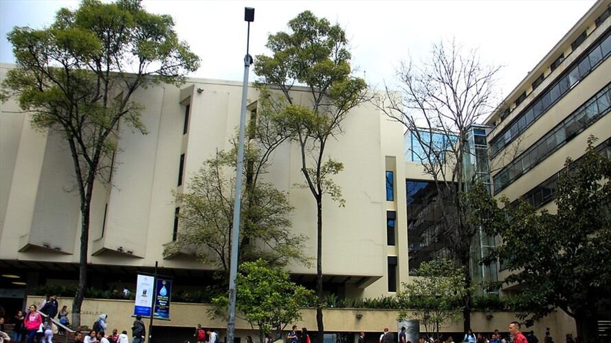 Estudiantes de la Javeriana no están de acuerdo en pagar lo mismo por un semestre virtual. Foto: Colprensa