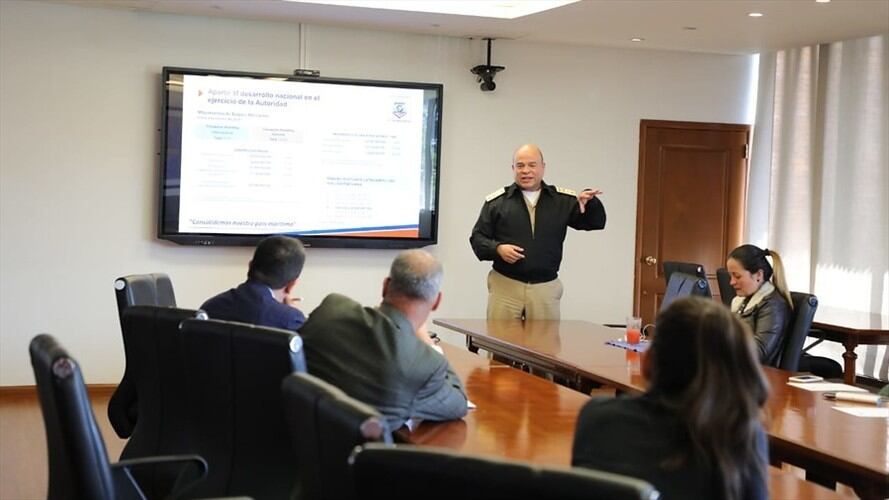 El almirante Gabriel Pérez Garcés, comandante de la Armada Nacional, aclaró las versiones que han circulado frente a la salida del vicealmirante Juan Francisco Herrera Leal. Foto: Colprensa / EXTERNOS