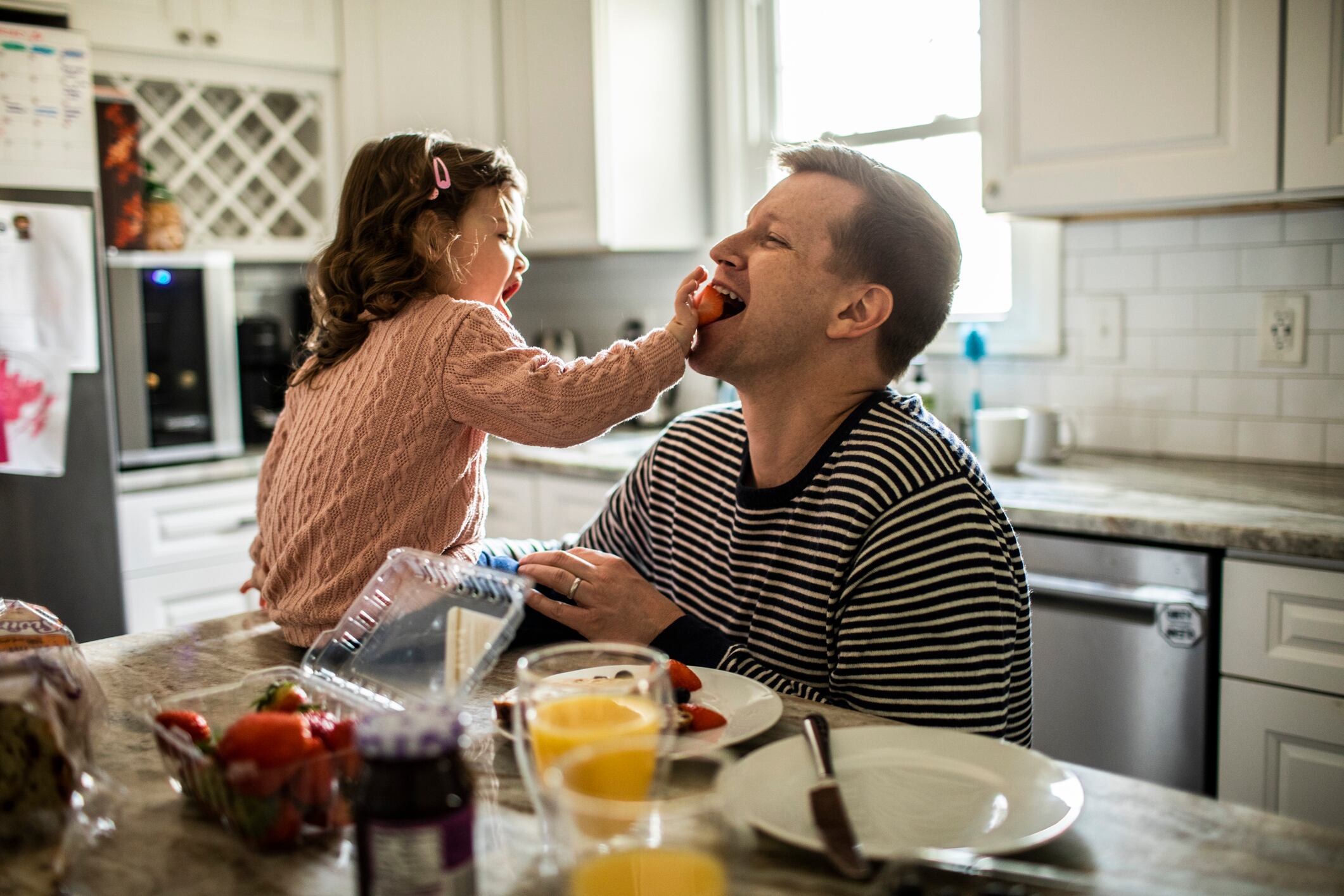 Padre e hija imagen de referencia. Foto: Getty Images.