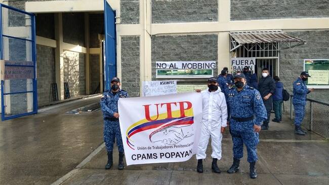 Los trabajadores protestaron en el establecimiento penitenciario y carcelario de mediana y máxima seguridad de Popayán . Foto: Cortesía