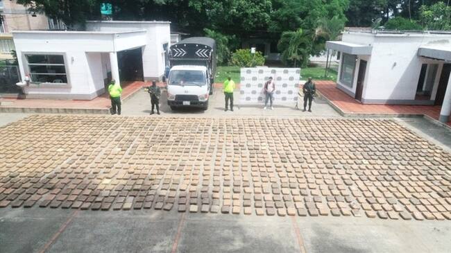 El capturado, el vehículo y la sustancia incautada fueron dejados a disposición de las autoridades competentes. Foto: Policía Nacional