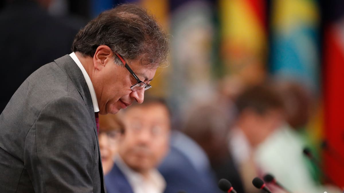 Petro responde a exfuncionarios que aseguran que el Gobierno “se llena de activistas”