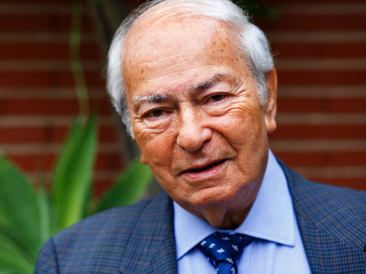 Murió Riccardo Ehrman, el periodista que aceleró la caída del Muro de Berlín con una pregunta