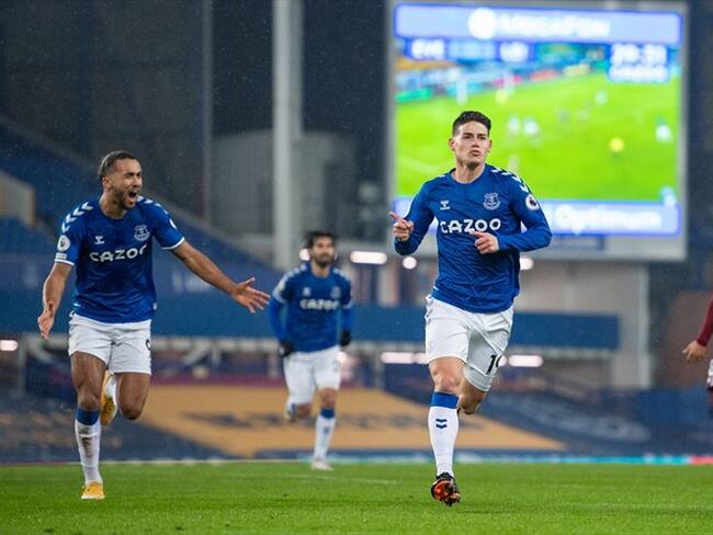 James Rodríguez consiguió su gol número 15 con pierna derecha . Foto: Emma Simpson - Everton FC/Everton FC via Getty Images