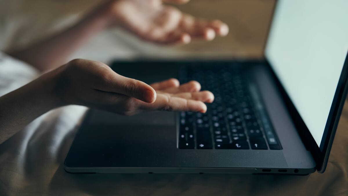 Más engaños por amor: mujeres denuncian haber sido estafadas en plataformas de citas