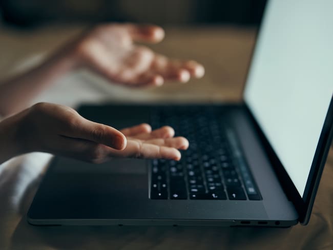 Mujeres denuncian haber sido estafadas en plataformas de citas