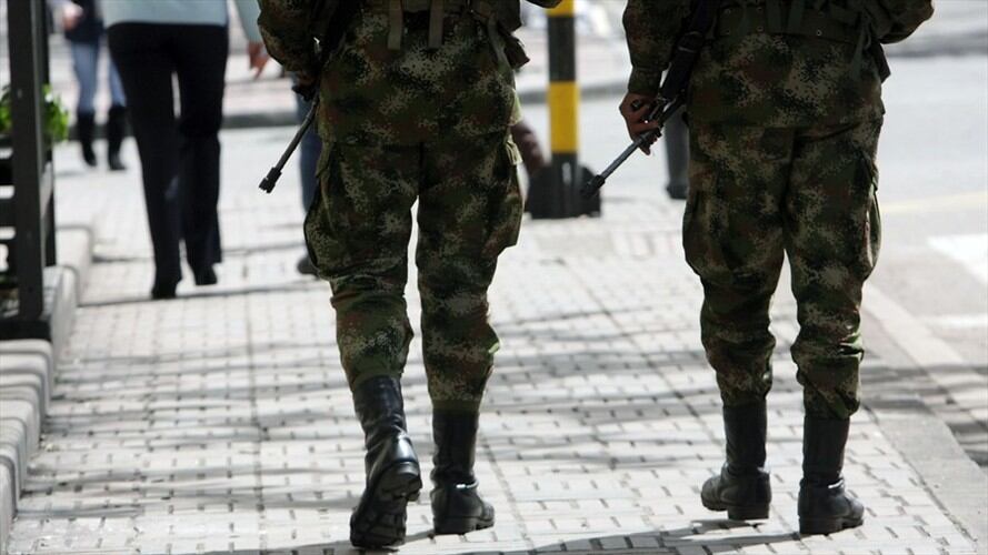 En Sigue La W se debatió sobre la invitación a permitir que soldados y policías utilicen armas durante protestas. . Foto: Colprensa