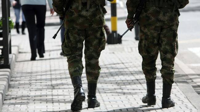 En Sigue La W se debatió sobre la invitación a permitir que soldados y policías utilicen armas durante protestas. . Foto: Colprensa